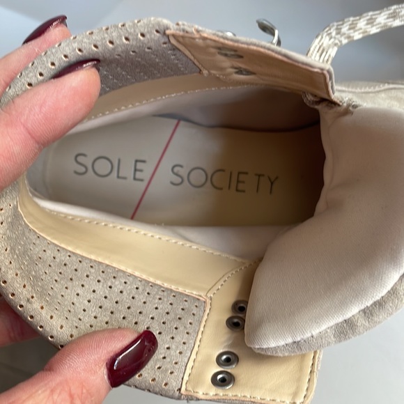 Soul society faux leather lace up cushioned foot bed ankle boots, size 8 - Picture 7 of 7